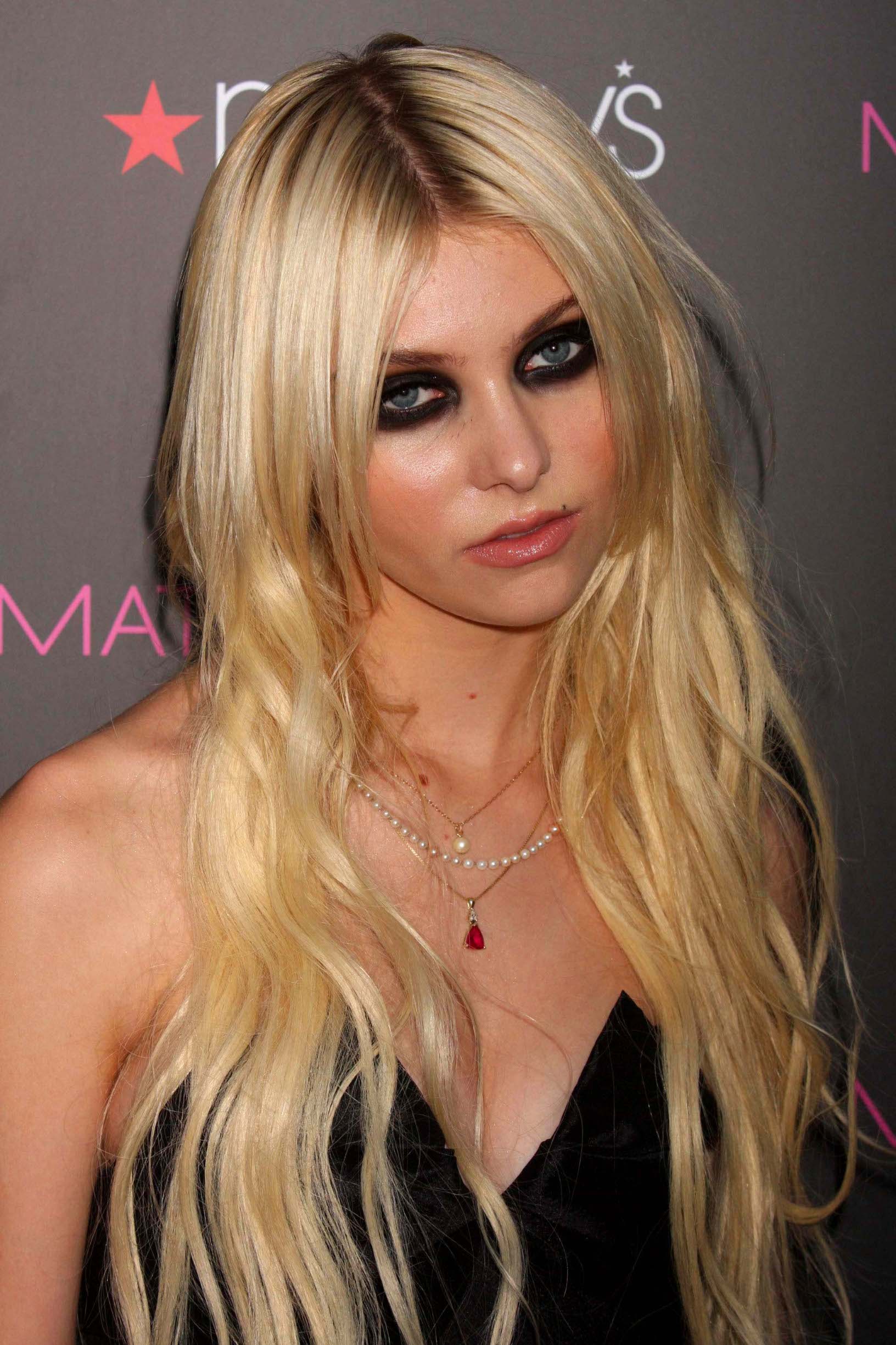 Sept. 22, 2010 - New York, New York, U.S. - TAYLOR MOMSEN arriving at the ''Material Girl'' Fashion Line Launch at Macy's Herald Square in New York City on 09-22-2010.   2010..K65973HMc, Image: 81115269, License: Rights-managed, Restrictions: , Model Release: no, Credit line: mg1 / Zuma Press / Profimedia